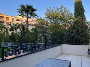 Appartement APPT HYERES CASINO 2CH 2 TERRASSES PARKING 1 Avenue Jean Jaurès 83400 Hyères Provence-Alpes-Côte d\'Azur