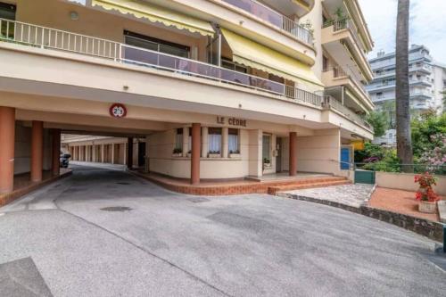 Appt moderne avec belle terrasse centre Cannes