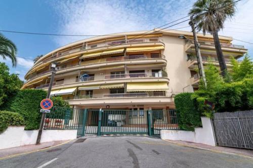 Appt moderne avec belle terrasse centre Cannes