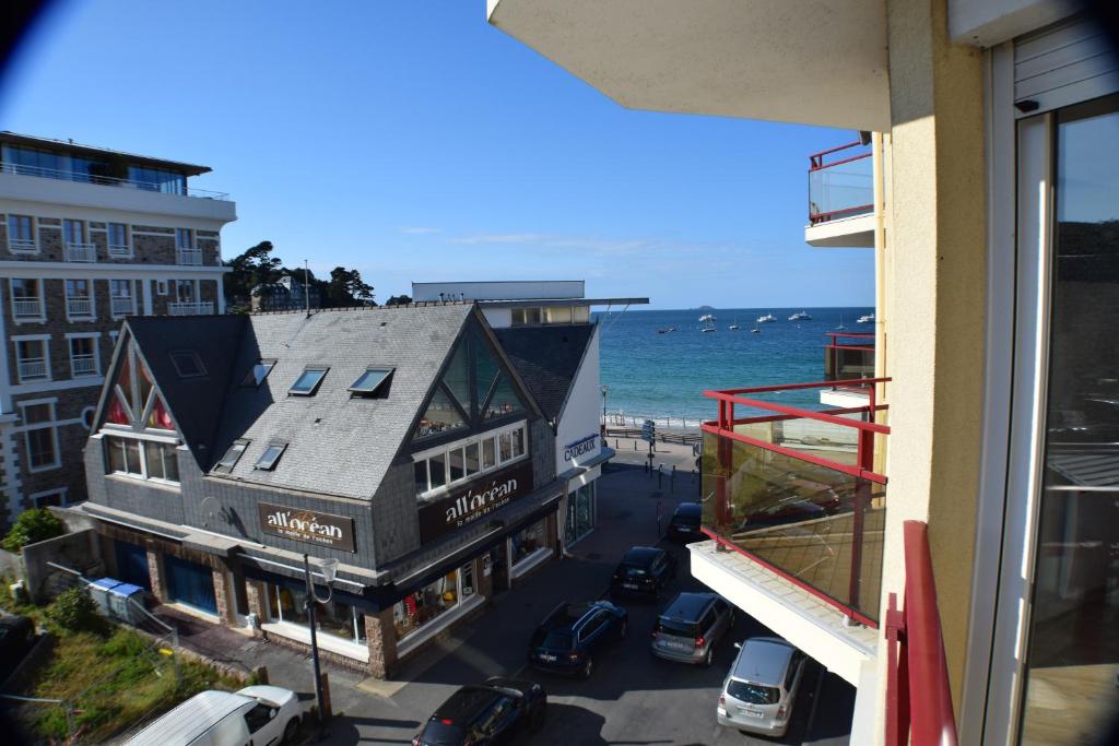 Appt Perros Guirec sur plage Trestraou et côte granit rose Appartement 314Bis, 3ème étage 132 Avenue du Casino, 22700 Perros-Guirec