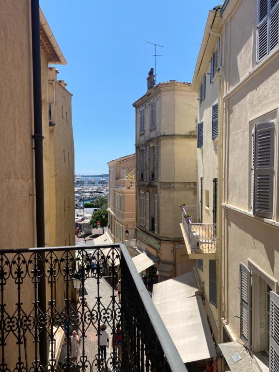 Appt Standing au Coeur du Suquet - ST ANTOINE 2 2er Floor 4 Rue Saint-Antoine, 06400 Cannes
