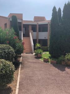 Appt T2 refait à neuf - vue mer dans résidence avec piscine