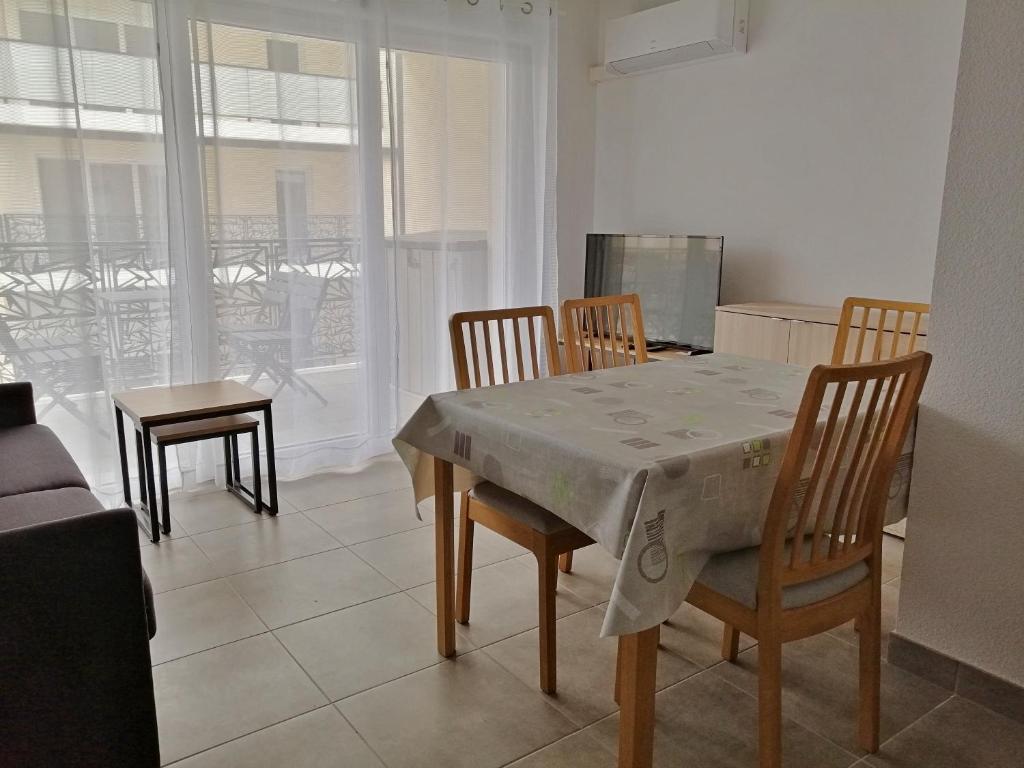 Appartement Appt T3 neuf, draps et serviettes fournis 1er étage 87, avenue du 8 Mai 1945 66700 Argelès-sur-Mer