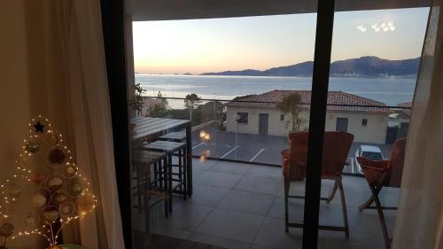 Appt vue mer Baie Ajaccio PietroBeach à 25m d'une crique magnifique
