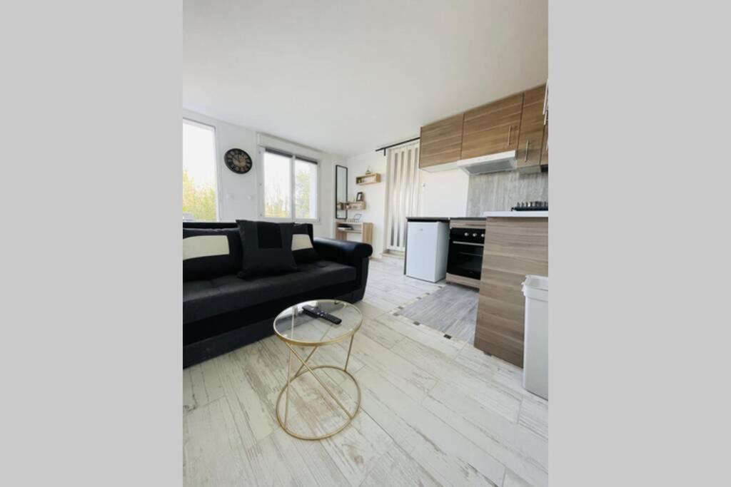 Apptment Cosy avec Terrasse et Parking Proche RER TER 49 Avenue Fragonard, 91000 Évry-les-Châteaux