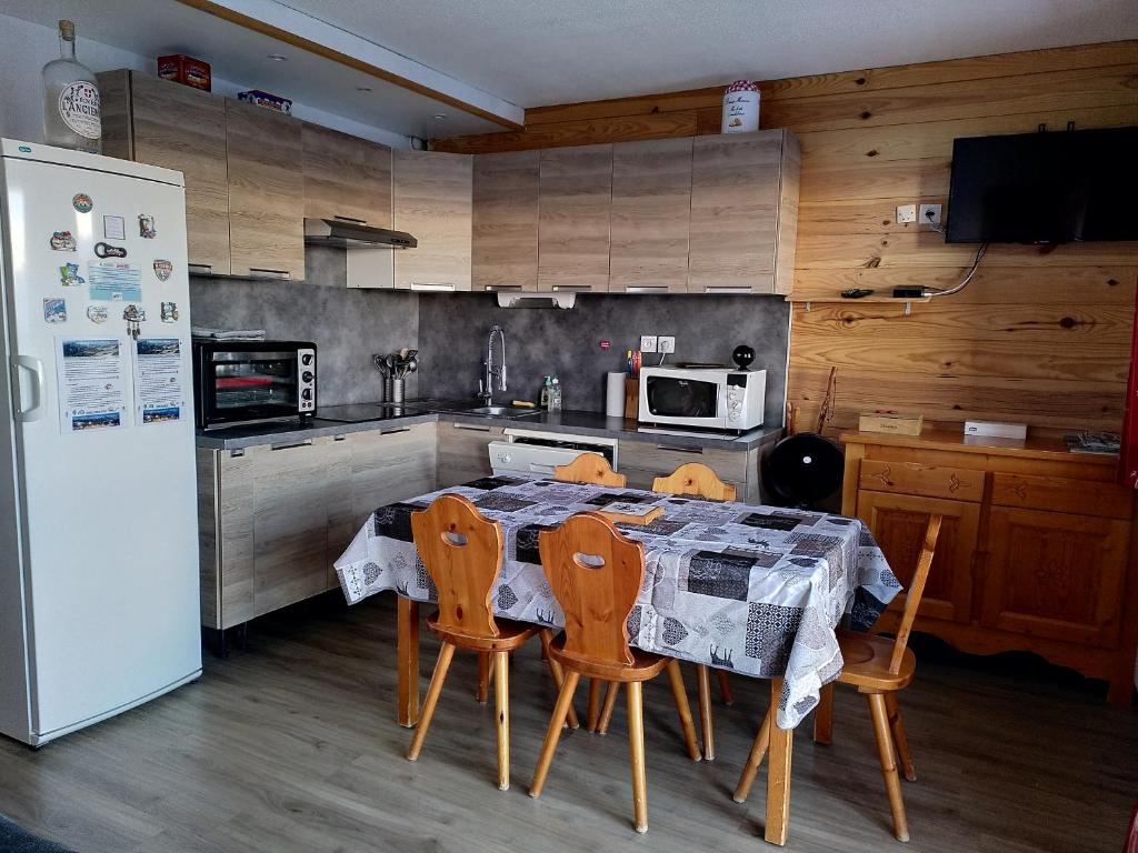 Appartement Apt 2 Chambres Calme Vue vallée 500m des pistes Apt 53, bat B, 2ème étage Résidence Les Pistes, Station Le Corbier 73300 Villarembert