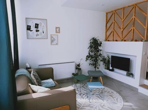 Apt 2 - LE KENNEDY