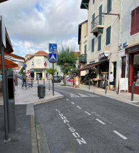 Apt-400m plage de Biarritz dans quartier résidentiel tous commerces très calme et tout confort