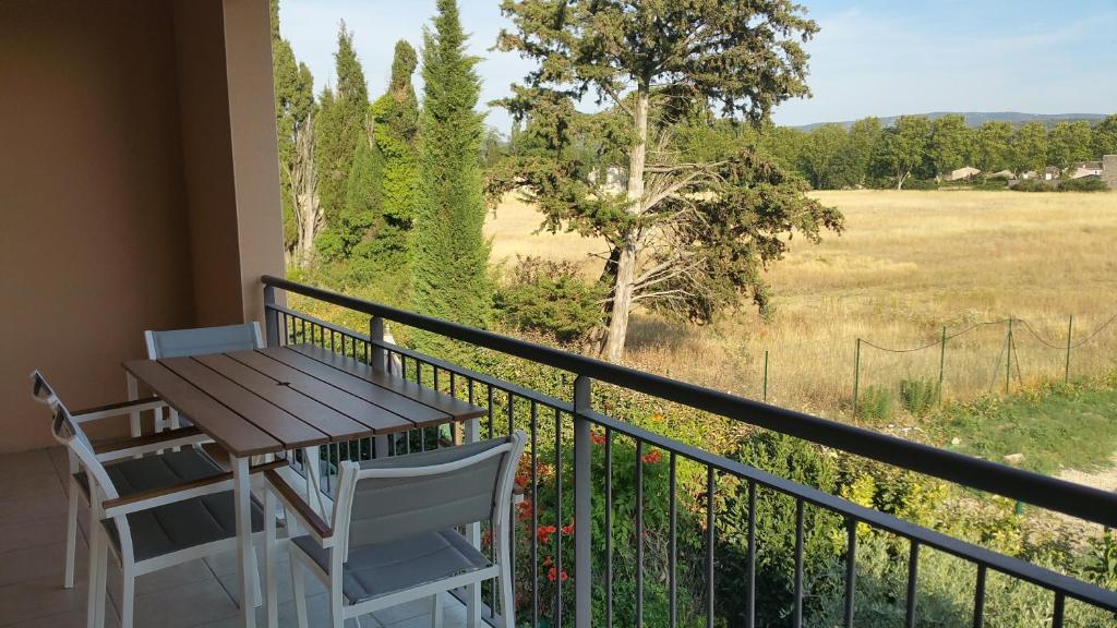 Apt 50m2 avec Balcon tout équipé proche d'Avignon 374 Avenue de la Croix Couverte, 84210 Pernes-les-Fontaines