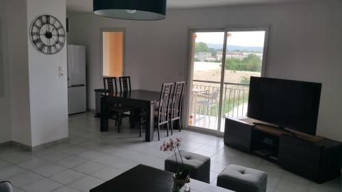 Apt 50m2 avec Balcon tout équipé proche d'Avignon