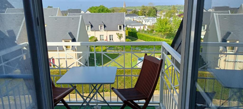 Appartement Apt avec belle terrasse 10 mn à pied centre Port en Bessin proche Bayeux et Omaha Beach 53 Avenue Jean Bart 14520 Port-en-Bessin-Huppain