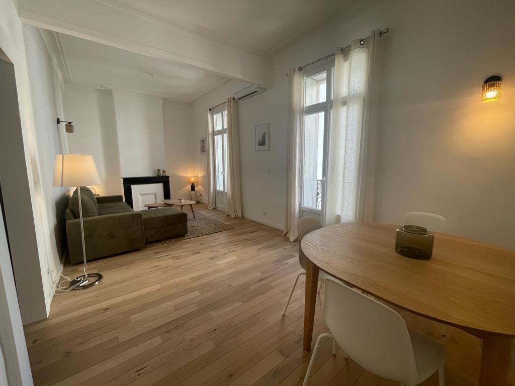 Appartement Apt climatisé à 5 mins à pied gare Saint Roch 23 Rue du Général Riu 34000 Montpellier