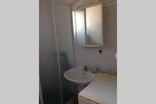 Apt Climatisé T3 Saint Pierre La Mer, terrasse, jardin et parking privé