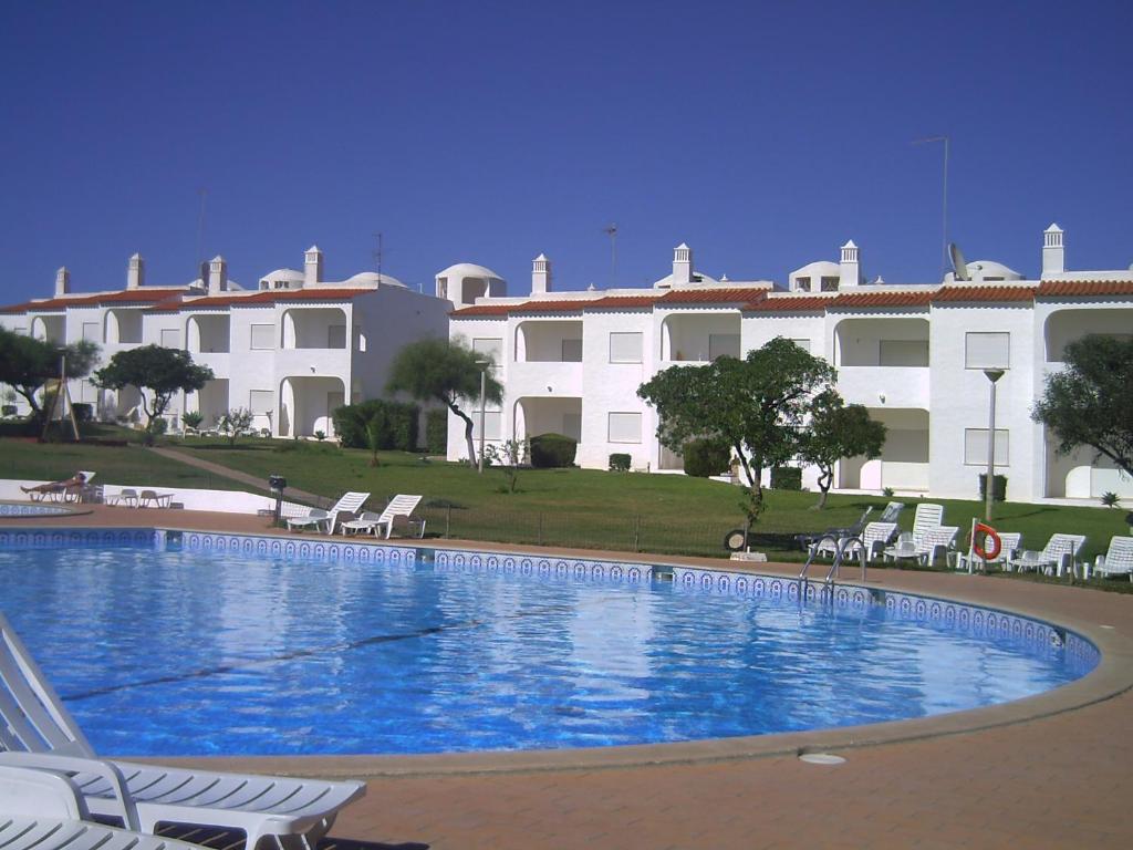 Apt com piscina em Alporchinhos Apartamento em Quinta do Torrejão - Alporchinhos Bloco B-6   1º andar, 8400-450 Lagoa