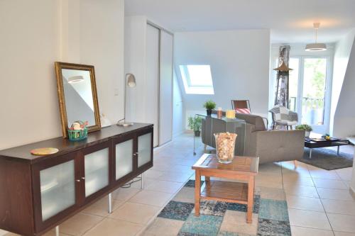 Apt Design And Cosy With Balconies Near The Beach