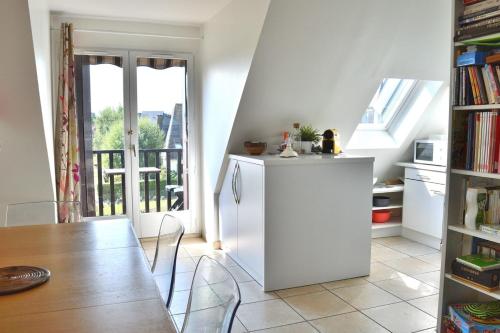 Apt Design And Cosy With Balconies Near The Beach