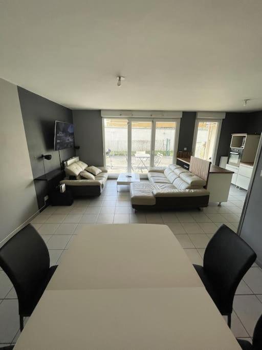 Appartement Apt. entier 2 chambres Eurexpo garage Bis rdc 372 Route de Genas 69500 Bron