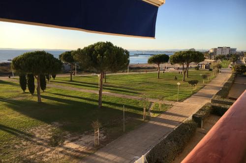 Apt For 5 With Balcony 400m From The Beach