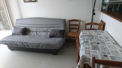 APT FRONT DE MER DANS RESIDENCE LUXE SECURISEE