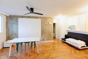 Apt in height on the CANAL - VIEW on all PARIS