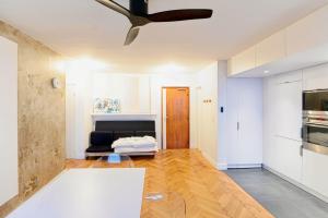 Apt in height on the CANAL - VIEW on all PARIS