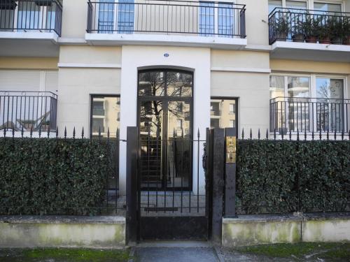 Apt Standing Bordeaux Chartrons