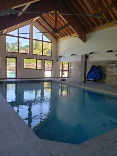 Apt T3 en duplex Chalet des Rennes Vars 2000m Piscine intérieure et extérieure