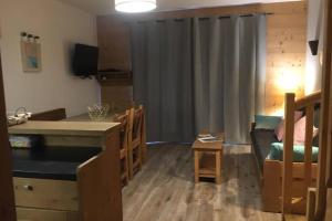 Apt T3 en duplex Chalet des Rennes Vars 2000m Piscine intérieure et extérieure