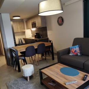 ARC 1800 dans résidence, Appartement 5 cristaux avec garage