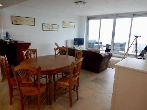 Appartement Appartement Arcachon, 3 pièces, 6 personnes - FR-1-374-74 14 Bld Veyrier Montagneres - RÃ©s. Maupassant - 4Eme Etage Apt. NÂ°12          Parking  NÂ°12 - Arcachon