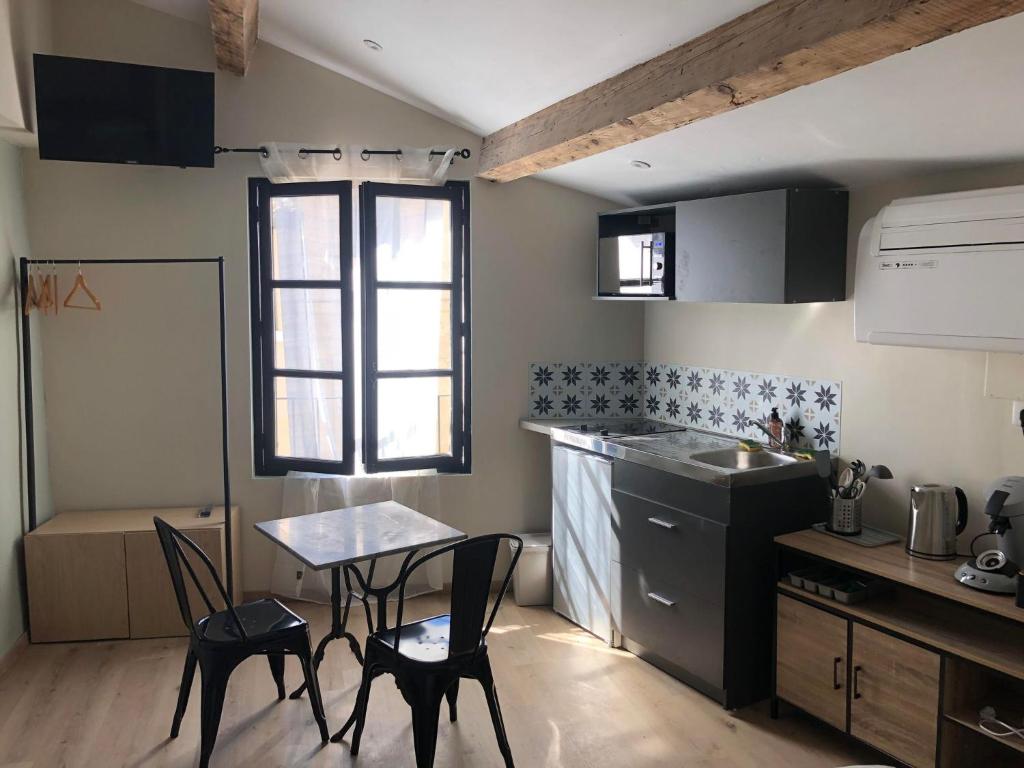 Appartement ARLES: Studio de la place 5 rue de la cure 13200 Arles