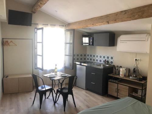 ARLES: Studio de la place