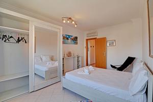 Armacao de Pera Central by Homing