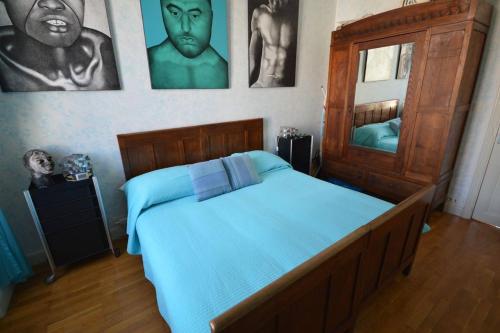 Art Deco 2 Bd Apartment Forville