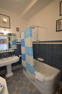 Art Deco 2 Bd Apartment Forville