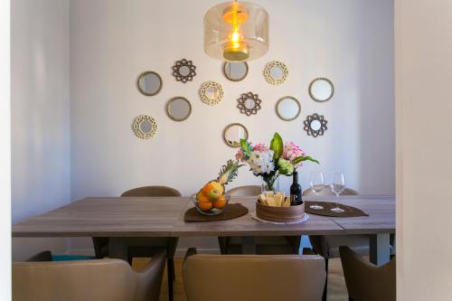 Art Deco 5 Bedrooms Flat in the City Center