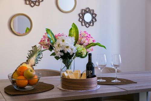 Art Deco 5 Bedrooms Flat in the City Center
