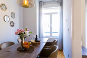 Art Deco 5 Bedrooms Flat in the City Center