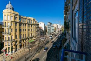 Art Deco 5 Bedrooms Flat in the City Center