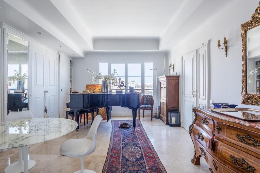 Art Deco Luxury Apartment with Breath Taking View on Cannes Bay by Olidesi Boulevard Alexandre III 4, 06400 Cannes