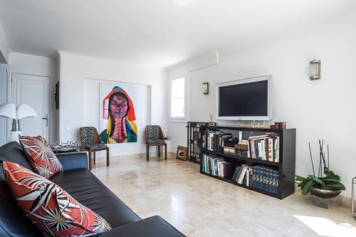 Art Deco Luxury Apartment with Breath Taking View on Cannes Bay by Olidesi