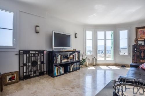 Art Deco Luxury Apartment with Breath Taking View on Cannes Bay by Olidesi
