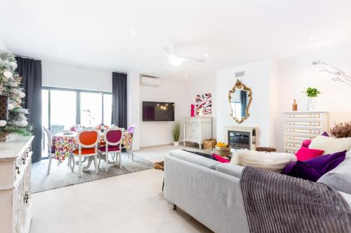 Art-inspired modern apartment