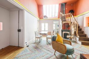 Artist workshop with terrace on Paris roofs close to Montmartre - Welkeys