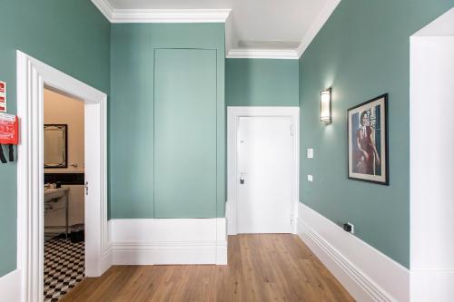 Artistic 2BR Flat Downtown w/ AC by LovelyStay