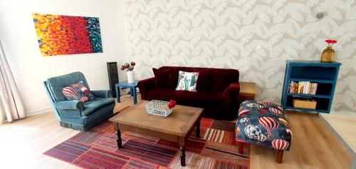 Artistic apartment, sleeps 4, centrally situated.