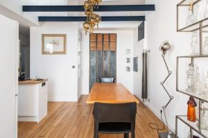Artistic flat with an incredible view close to Eiffel Tower - Welkeys