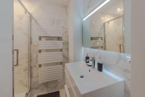 Arty Paris apartment Disneyland