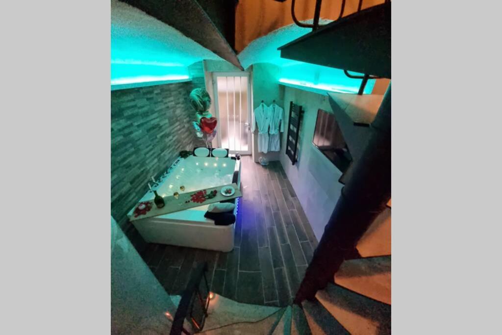 Arty room JACCUZI & SPA CENTRE VILLE HAUT DE GAMME 8 Rue de Chalampé, 68100 Mulhouse