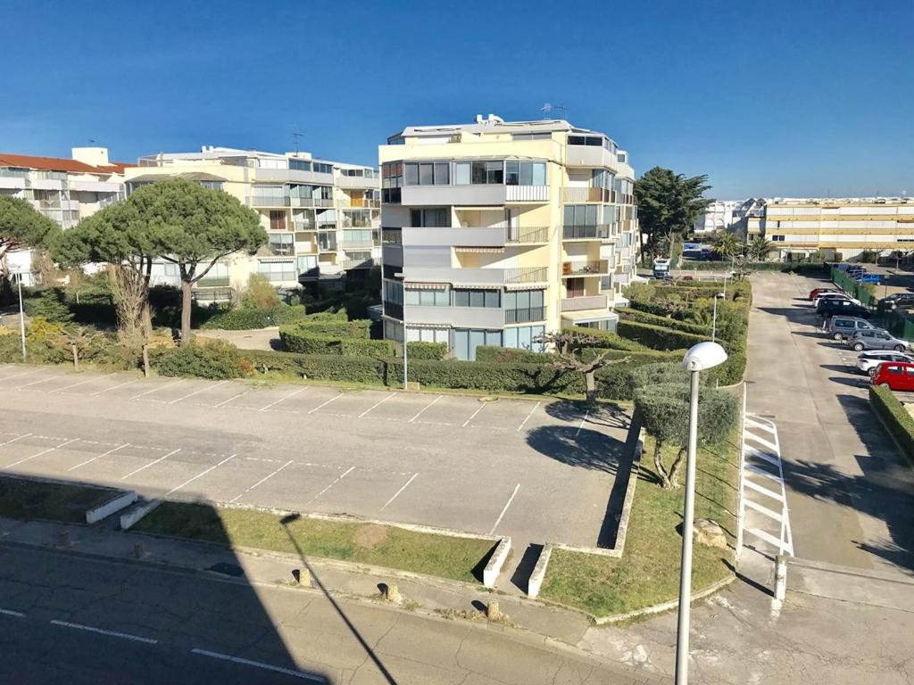 AS16874 - P2 Proche du centre ville et à 2 pas de la plage avec parking privé Résidence \, 30240 Le Grau-du-Roi